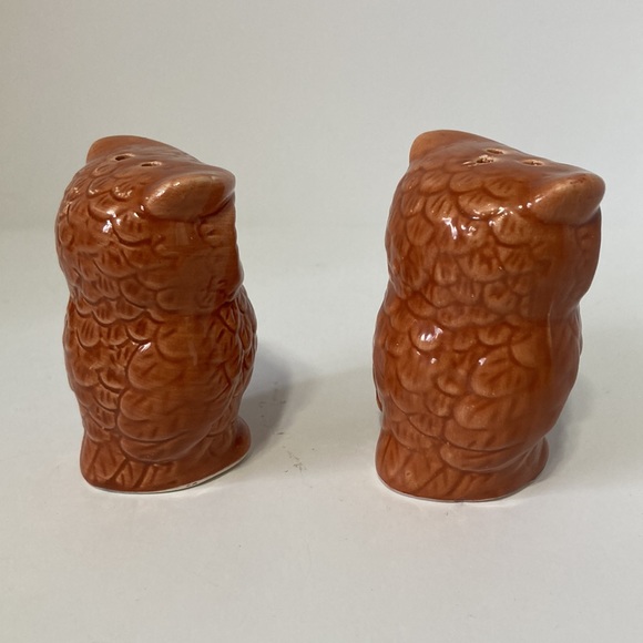 OWL Salt and Pepper Shakers Burnt Orange Vintage 3" Tall x 2" Wide - Picture 5 of 11